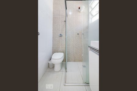 Banheiro de apartamento para alugar com 1 quarto, 40m² em Petrópolis, Porto Alegre