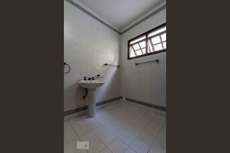 Casa para alugar com 250m², 4 quartos e 2 vagasBanheiro Corredor