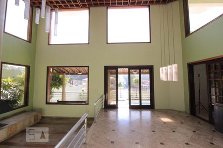 Casa à venda com 420m², 4 quartos e 6 vagasSala