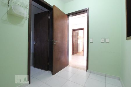 Casa à venda com 420m², 4 quartos e 6 vagasQuarto de Serviço