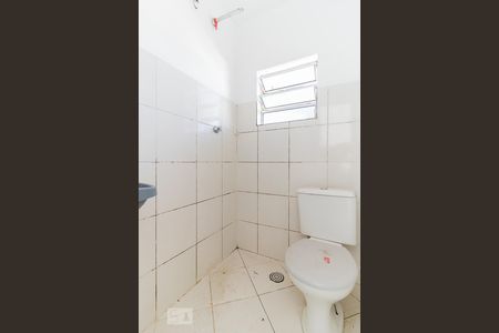 Banheiro de casa de condomínio para alugar com 1 quarto, 17m² em Parque das Paineiras, São Paulo