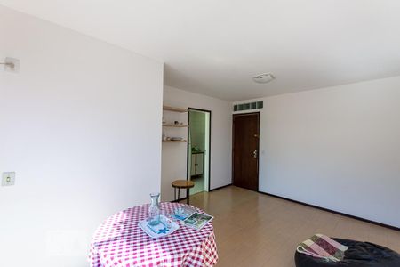 Apartamento à venda com 85m², 2 quartos e 1 vaga Apartamento à venda com 85m², 2 quartos e 1 vagaSala