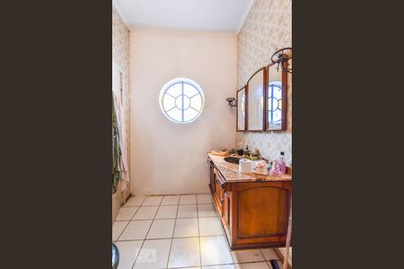 Casa à venda com 450m², 3 quartos e 2 vagasSuíte - Banheiro