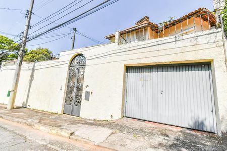 Casa à venda com 450m², 3 quartos e 2 vagasFachada