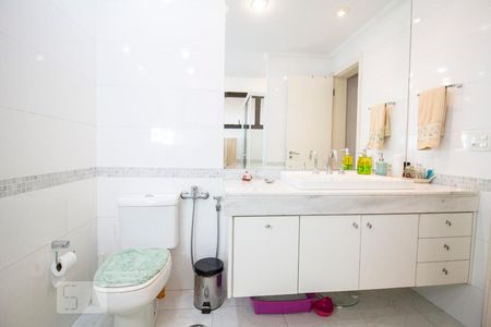 Apartamento à venda com 223m², 4 quartos e 3 vagasBanheiro Suite 3