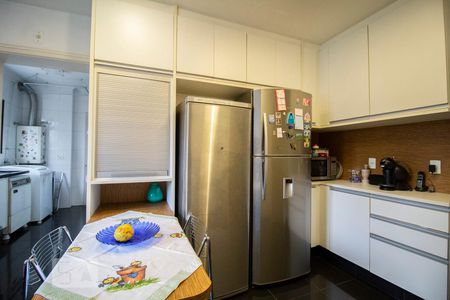 Apartamento à venda com 223m², 4 quartos e 3 vagasCozinha