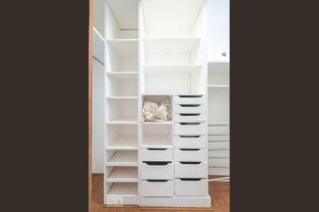 Casa à venda com 542m², 5 quartos e 2 vagasCloset Semi - Suíte 2