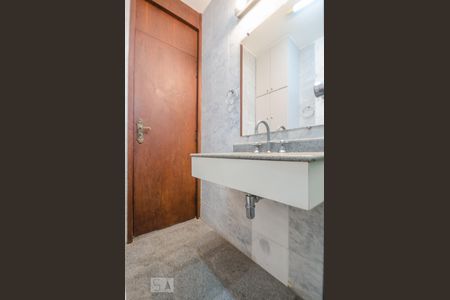 Casa à venda com 542m², 5 quartos e 2 vagasBanheiro Social
