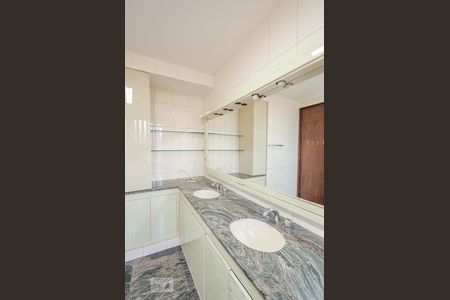 Casa à venda com 542m², 5 quartos e 2 vagasBanheiro Suíte master