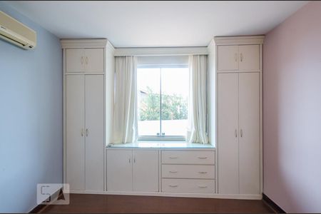 Casa à venda com 542m², 5 quartos e 2 vagasSuíte master