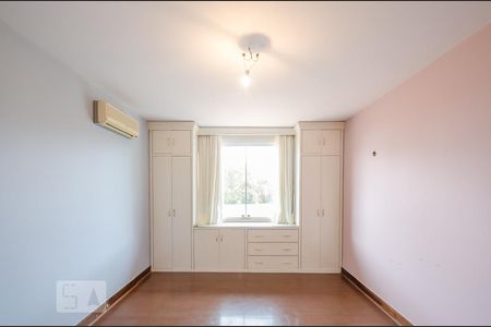 Casa à venda com 542m², 5 quartos e 2 vagasSuíte master