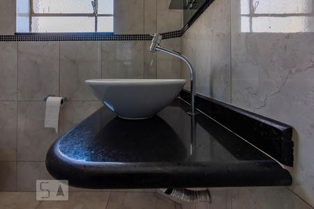 Torneira Banheiro Social de apartamento para alugar com 2 quartos, 85m² em Carmo, Belo Horizonte