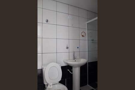 Banheiro de casa de condomínio para alugar com 1 quarto, 52m² em Vila São Francisco (zona Leste), São Paulo