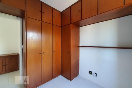 Quarto 2 de apartamento para alugar com 2 quartos, 60m² em Vila Firmiano Pinto, São Paulo