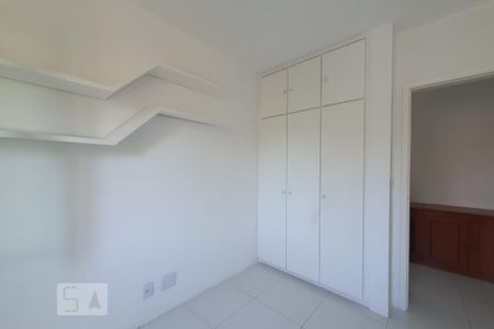 Quarto 1 de apartamento para alugar com 2 quartos, 60m² em Vila Firmiano Pinto, São Paulo
