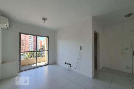 Sala de apartamento para alugar com 2 quartos, 60m² em Vila Firmiano Pinto, São Paulo