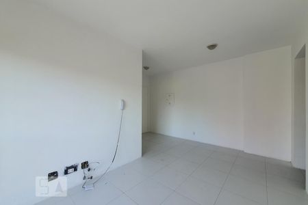 Sala de apartamento para alugar com 2 quartos, 60m² em Vila Firmiano Pinto, São Paulo