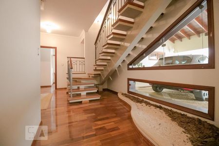 Casa de condomínio para alugar com 520m², 5 quartos e 4 vagas Casa de condomínio para alugar com 520m², 5 quartos e 4 vagasCorredor
