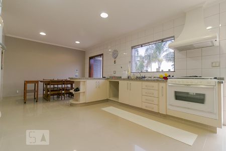 Casa de condomínio para alugar com 520m², 5 quartos e 4 vagas Casa de condomínio para alugar com 520m², 5 quartos e 4 vagasCozinha