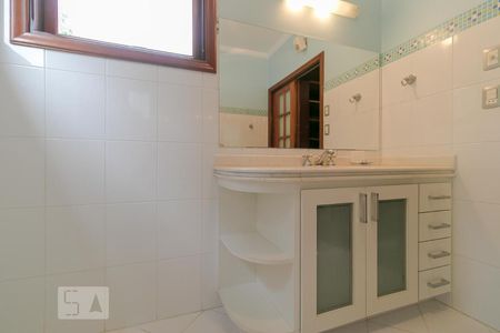 Casa de condomínio para alugar com 520m², 5 quartos e 4 vagas Casa de condomínio para alugar com 520m², 5 quartos e 4 vagasBanheiro da Suíte 02