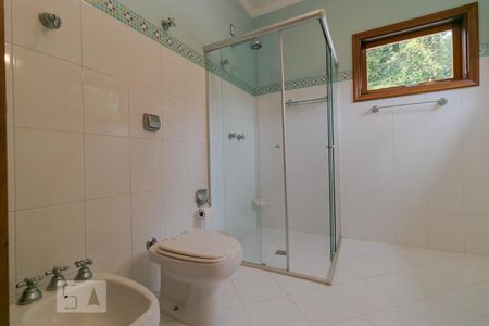 Casa de condomínio para alugar com 520m², 5 quartos e 4 vagas Casa de condomínio para alugar com 520m², 5 quartos e 4 vagasBanheiro da Suíte 02