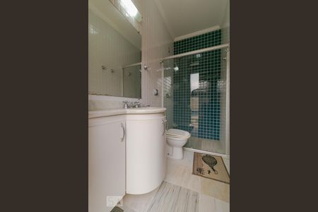 Casa de condomínio para alugar com 520m², 5 quartos e 4 vagas Casa de condomínio para alugar com 520m², 5 quartos e 4 vagasBanheiro de apoio área de lazer