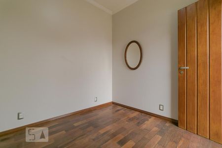Casa de condomínio para alugar com 520m², 5 quartos e 4 vagas Casa de condomínio para alugar com 520m², 5 quartos e 4 vagasQuarto de Serviço