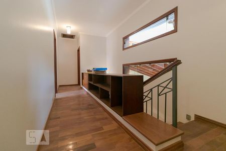 Casa de condomínio para alugar com 520m², 5 quartos e 4 vagas Casa de condomínio para alugar com 520m², 5 quartos e 4 vagasCorredor