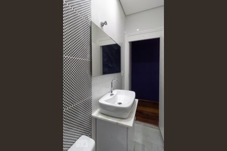 Banheiro de kitnet/studio para alugar com 1 quarto, 20m² em Vila Gomes, São Paulo