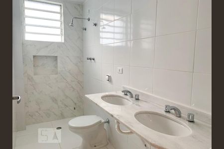 Casa para alugar com 184m², 3 quartos e 3 vagasBanheiro