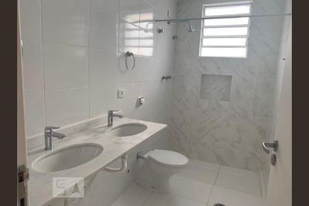 Casa para alugar com 184m², 3 quartos e 3 vagasBanheiro