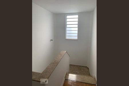 Escadas de casa para alugar com 3 quartos, 184m² em Vila Madalena, São Paulo