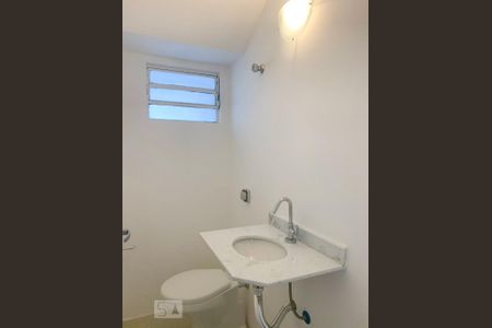 Lavabo de casa para alugar com 3 quartos, 184m² em Vila Madalena, São Paulo