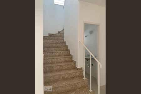 Escadas de casa para alugar com 3 quartos, 184m² em Vila Madalena, São Paulo