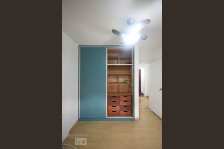 Apartamento à venda com 186m², 3 quartos e 2 vagasArmário do Quarto 