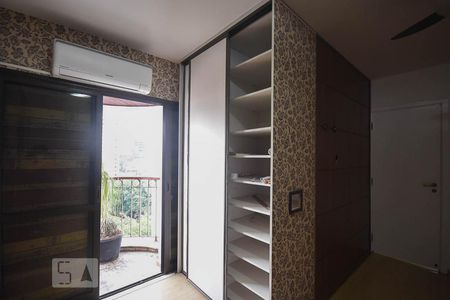Apartamento à venda com 186m², 3 quartos e 2 vagasArmário da Suíte 2