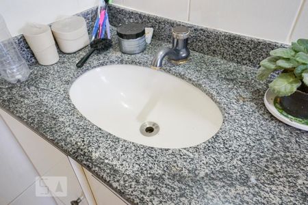 Detalhe banheiro de casa para alugar com 3 quartos, 120m² em Vila Nova York, São Paulo