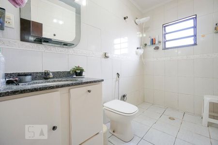 Banheiro de casa para alugar com 3 quartos, 120m² em Vila Nova York, São Paulo