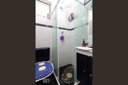 Banheiro de apartamento à venda com 2 quartos, 49m² em Jardim Independência, São Paulo