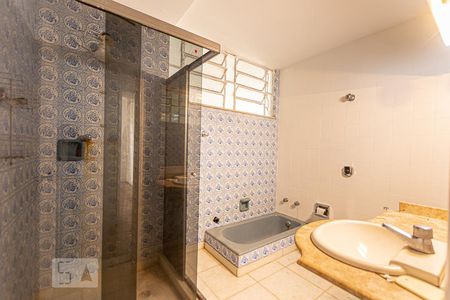Banheiro Social de casa à venda com 3 quartos, 360m² em São Francisco, Niterói