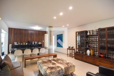 Sala de casa à venda com 3 quartos, 360m² em São Francisco, Niterói