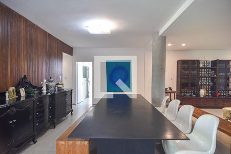 Sala de casa à venda com 3 quartos, 360m² em São Francisco, Niterói