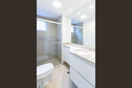 Apartamento à venda com 210m², 4 quartos e 2 vagasBanheiro do Quarto 3