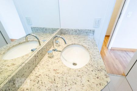 Apartamento à venda com 210m², 4 quartos e 2 vagasBanheiro do Quarto 2 - Torneira