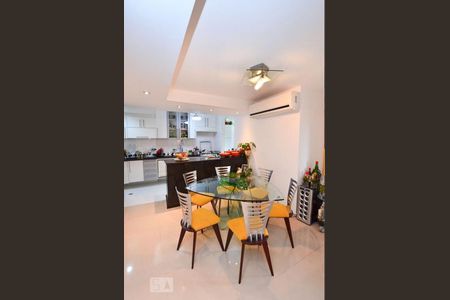 Apartamento à venda com 110m², 4 quartos e 2 vagasSala