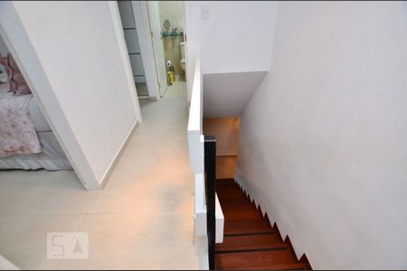 Apartamento à venda com 110m², 4 quartos e 2 vagasEscada