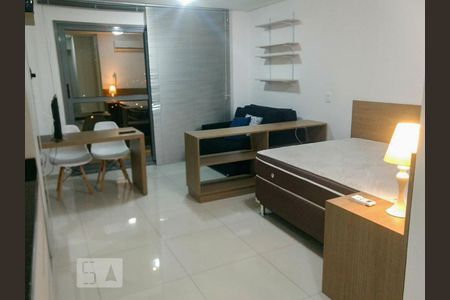 Quarto/Sala de kitnet/studio para alugar com 1 quarto, 34m² em Rebouças, Curitiba