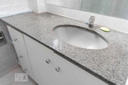 Banheiro de kitnet/studio para alugar com 1 quarto, 35m² em Bigorrilho, Curitiba