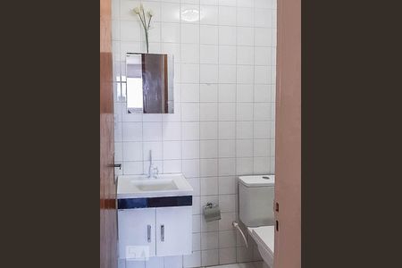 Banheiro de apartamento para alugar com 1 quarto, 44m² em Ribeira, Rio de Janeiro
