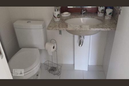 Banheiro  de apartamento para alugar com 2 quartos, 55m² em São Francisco Xavier, Rio de Janeiro